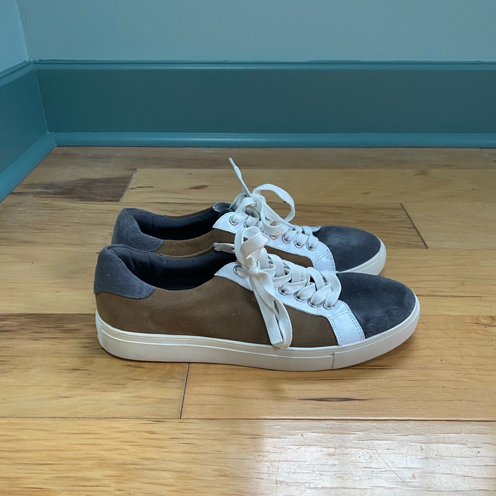 Brooks Brothers sneaker size 9